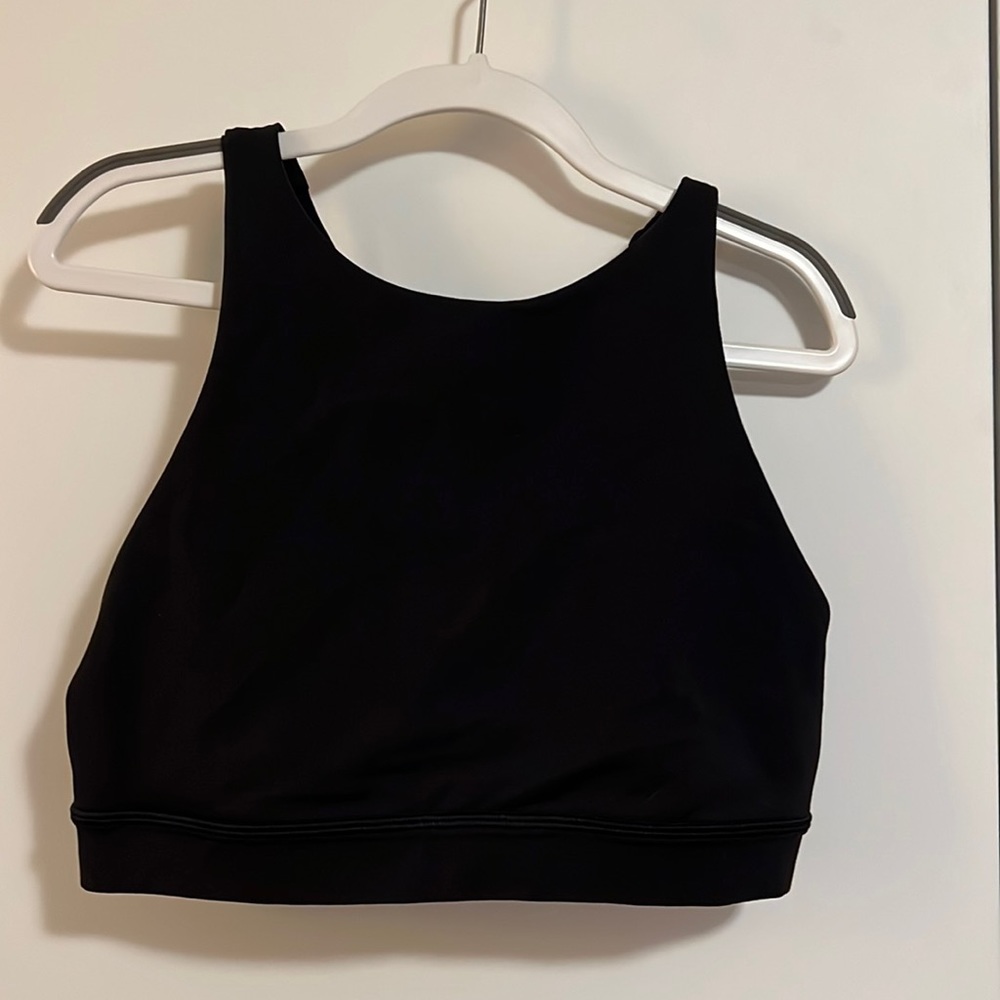 Lululemon women active bra size 6 / no pads/ excellent condition
